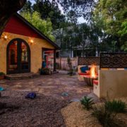 A sideyard with a fire pit in Downtown Palo Alto