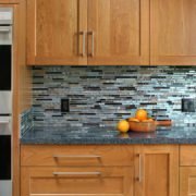 Kitchen tile backsplash