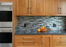 Kitchen tile backsplash