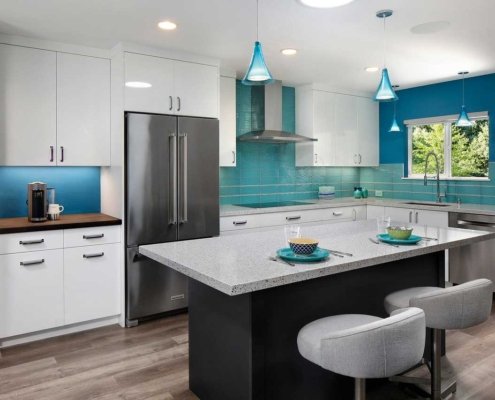 This contemporary San Jose kitchen doesn't shy away from color.