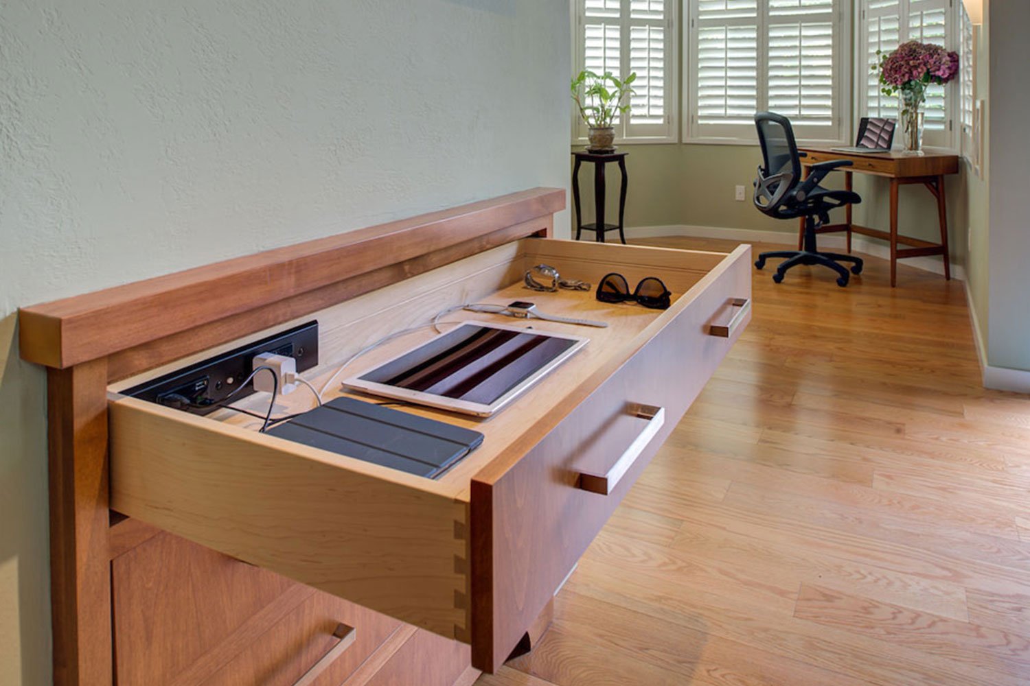 Spacious Drawer Charging Station